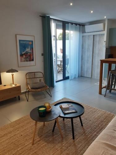 Grand studio avec patio in Saint-Julien