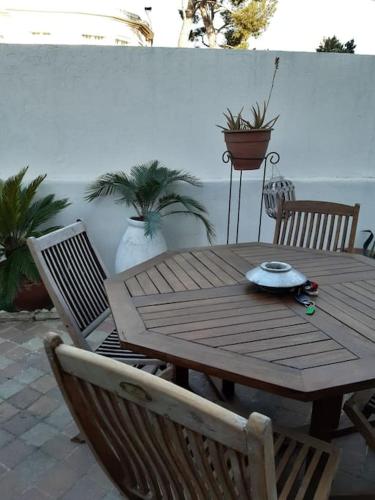 Grand studio avec patio in Saint-Julien