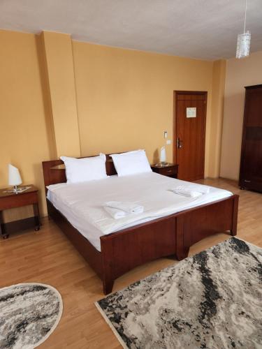 3 twin beds