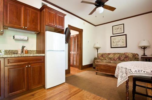 Island City House Hotel