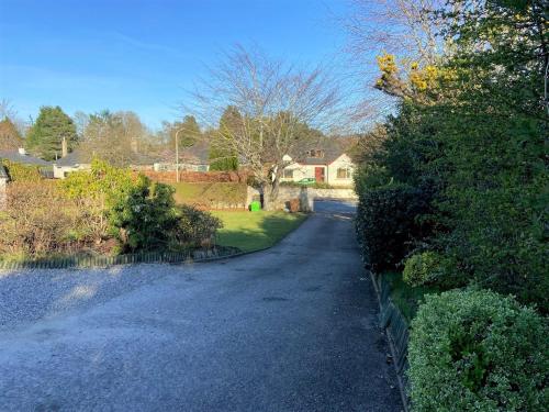 Chalet on the Green - Self Contained with parking. 4
