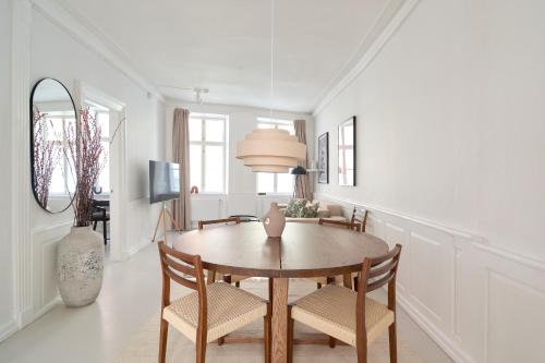 2 bedrooms, 3 beds