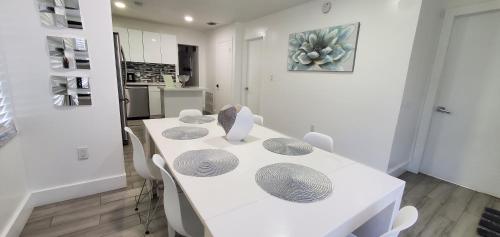 Modern Home, Excellent Location Miami