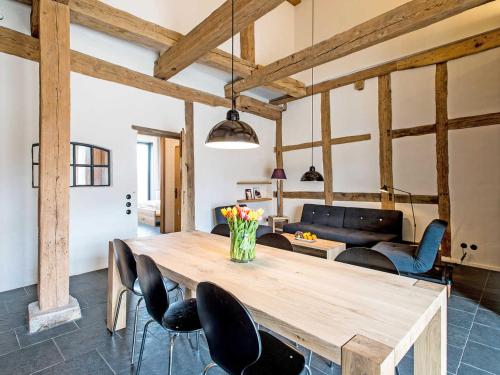 2 bedrooms, 4 beds