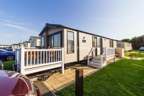 Superb 8 Berth Dog Friendly Caravan At Haven Caister In Norfolk Ref 30009d