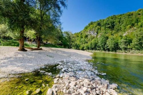 Cottage near river Kolpa, vineyards,top location.