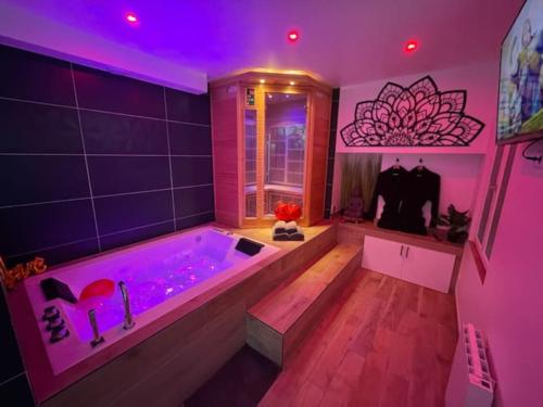 Bathroom, Spamoureux EPINAY in Quincy Sous Senart