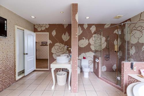 Flower Happiness Homestay - 샤워실