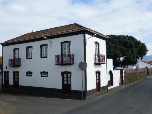  Casa da Árvore in Calhetas