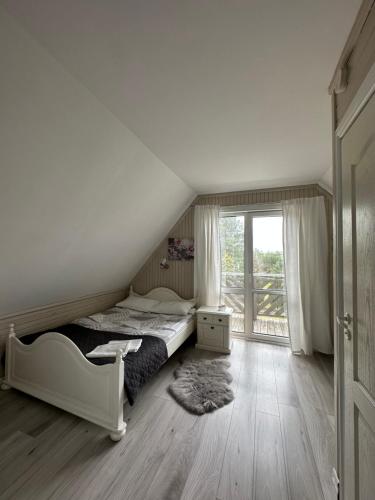 1 queen bed, 1 sofa bed
