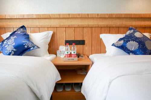 2 twin beds