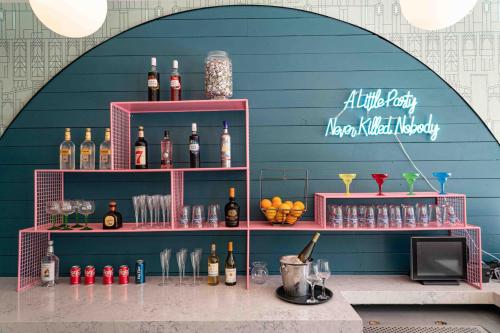 Beds n' Drinks - image 11