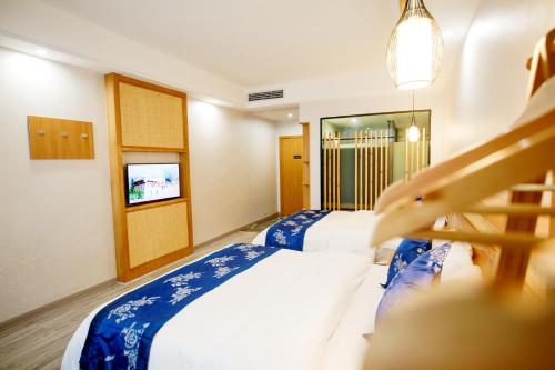 2 double beds