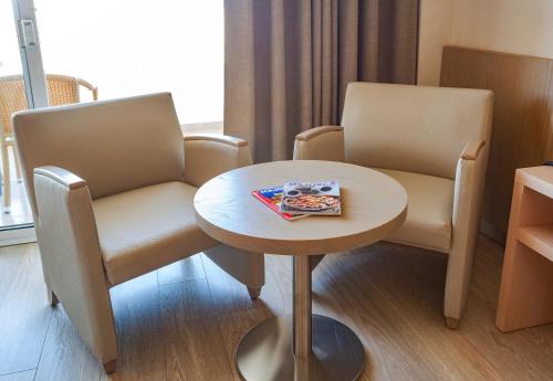 Marins Playa - Tap to explore photos