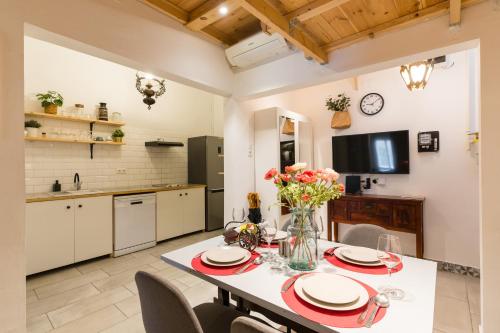 Westend Apartment with Loft Hide Away for Kids- AC, Budapešť