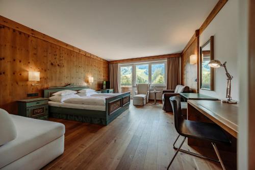 Double or Twin Room with Mountain View