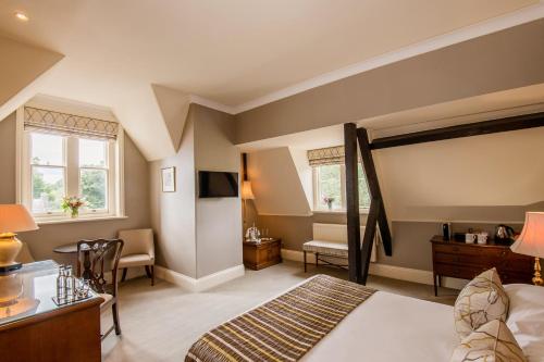 Ashdown Park Hotel - image 6