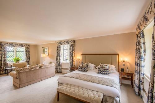 Ashdown Park Hotel - image 3