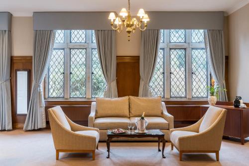 Ashdown Park Hotel - image 2