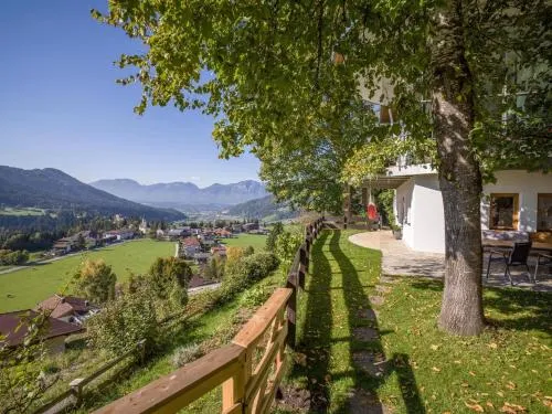 Blick auf's Schloss in Itter, Österreich
