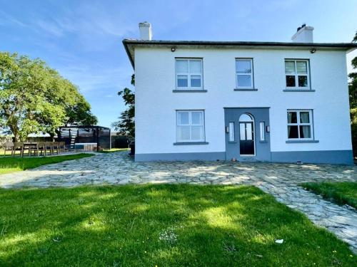 Luxurious Manor House with Sea Views - Sleeps 10