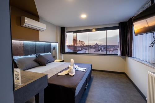 The Queen Hotel, Istanbul