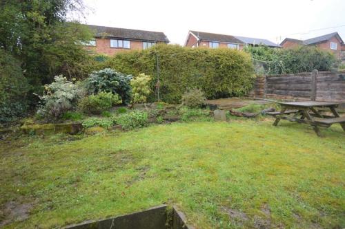 Lovely 3 bedroom house in Romiley, Stockport with parking for 3 cars