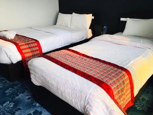 2 twin beds