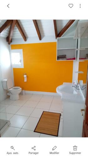Bathroom, Appartement de 2 chambres avec balcon et wifi a Petit Canal a 4 km de la plage in Bazin