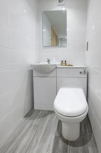 Woodlands Hall Hotel - image 13