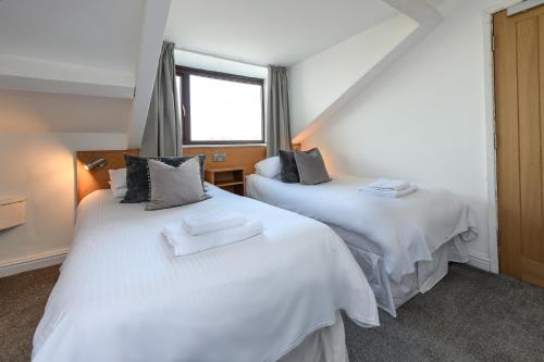 Woodlands Hall Hotel - image 12