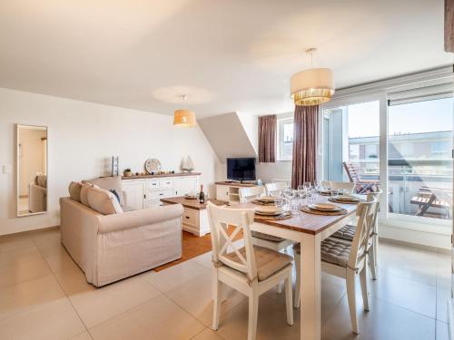 Alise 303 Sunny duplex apartment quietly located in the center of Koksijde