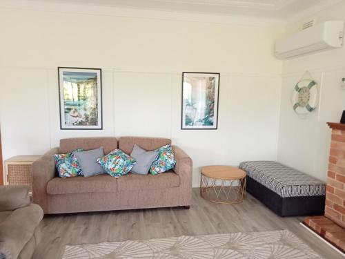 Boyle's Beach House - Fully furnished 3 Bedroom home. Secure parking.