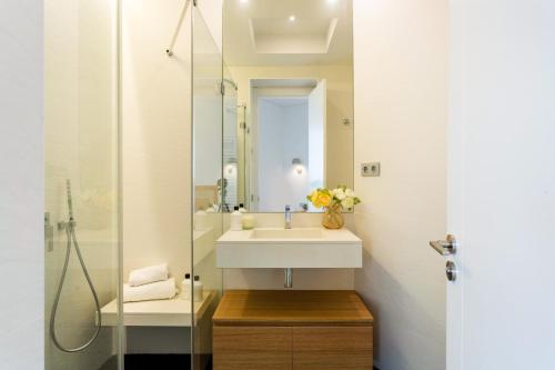 Two-Bedroom Apartment with View image 6