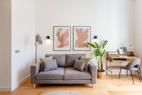 Two-Bedroom Apartment with View image 5