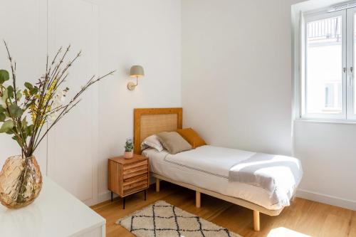 Two-Bedroom Apartment with View image 3