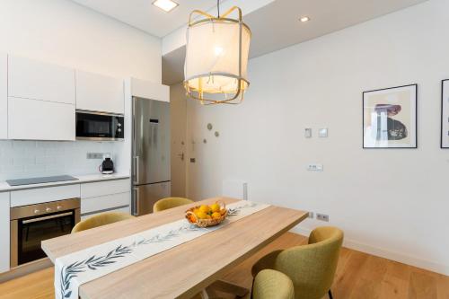 Two-Bedroom Apartment with View image 2