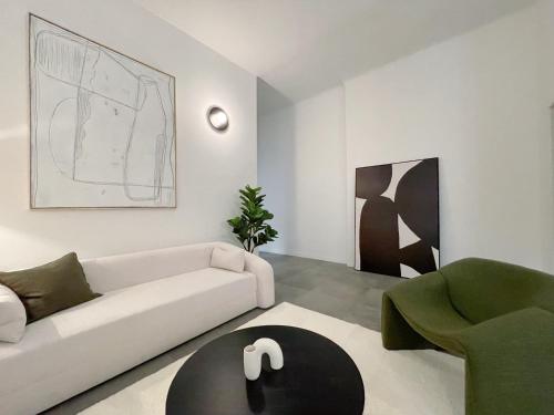 CASA UNICA MILANO – SPACIOUS & CONTEMPORARY APARTMENT – BULLONA I