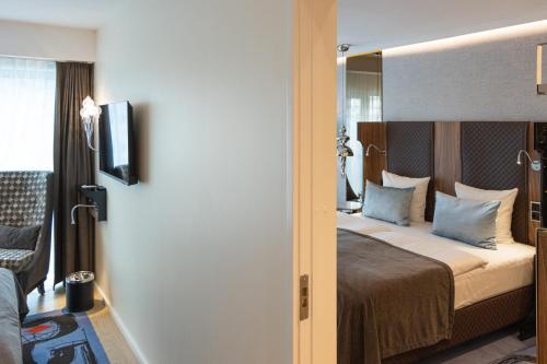449967876 Tivoli Hotel