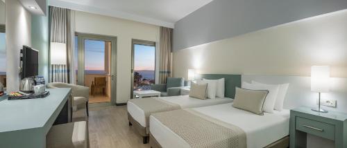 Double or Twin Room with Side Sea View