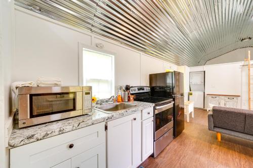 Peaceful Cabin Near Lake Texoma with Fire Pit! in Willow Spring, USA