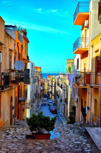 Don Vito's Apartments – Castellammare del Golfo, CA