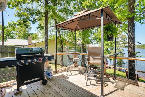 Jefferson Vacation Rental on Lake O the Pines!