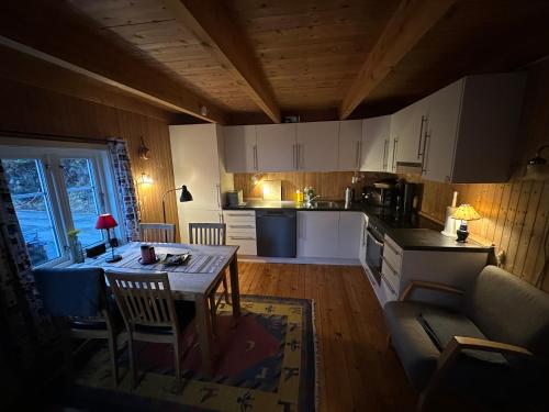 Cocina, Handkleppveien 26 - Fishermans cabin in Straumsjoen