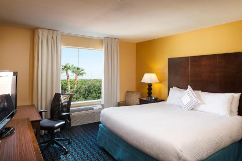 Fairfield Inn & Suites Houston Intercontinental Airport - image 9