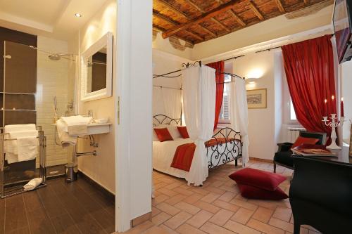 Madonna de’ Monti Suites Room Type - Deluxe Double Room