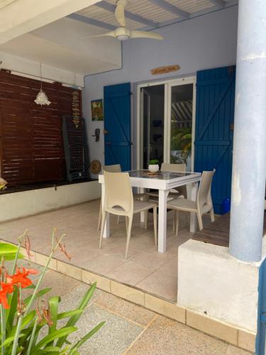 Instalações, La Case de Guy in Mare Gaillard