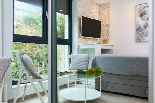 Studio Apartment image 5