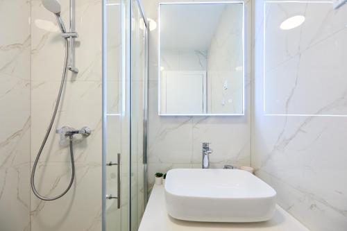 Studio Apartment image 2