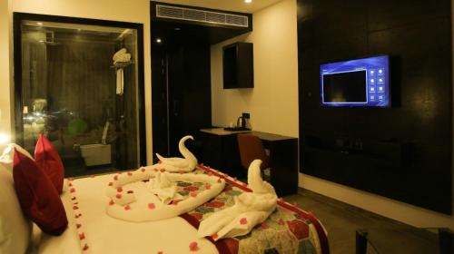 Deluxe Double Room image 7